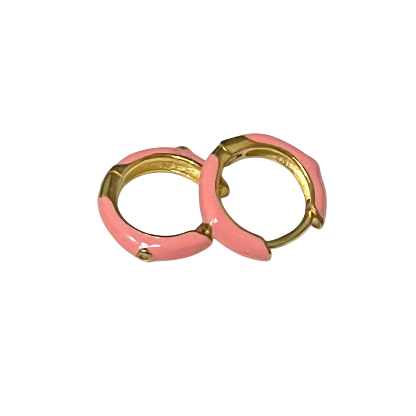 Mini Argollas Esmaltadas Rosa – Acabado Dorado y Diseño Chic