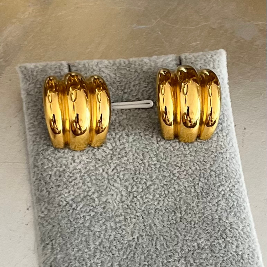 Aretes Bold Waves – Aros dorados gruesos de acero inoxidable
