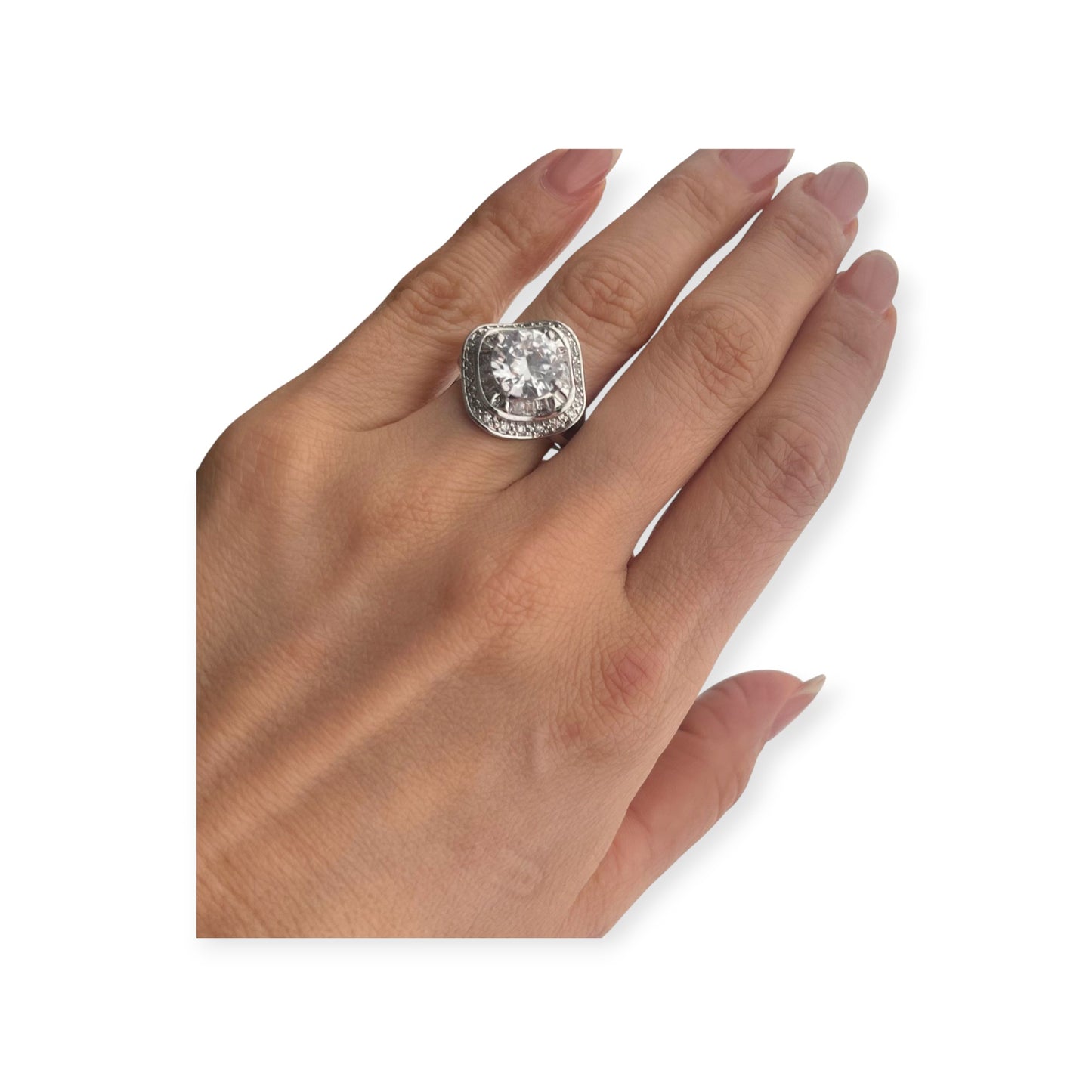 Set de Collar con Dije + Anillo Ajustable – Cristal Brillante en Acabado Plateado