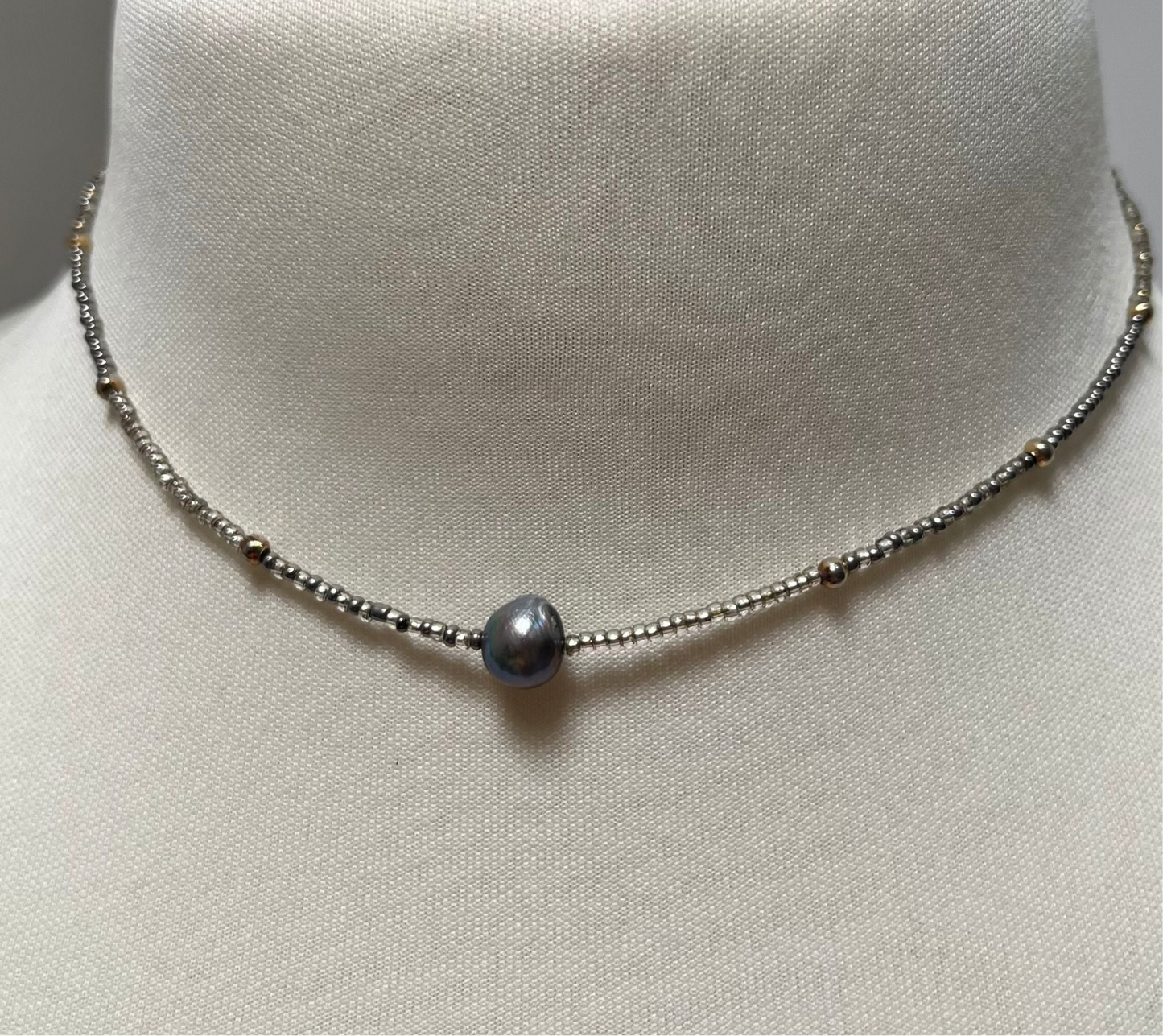 Collar Artesanal de Cuentas Finas – Diseño Hecho a Mano