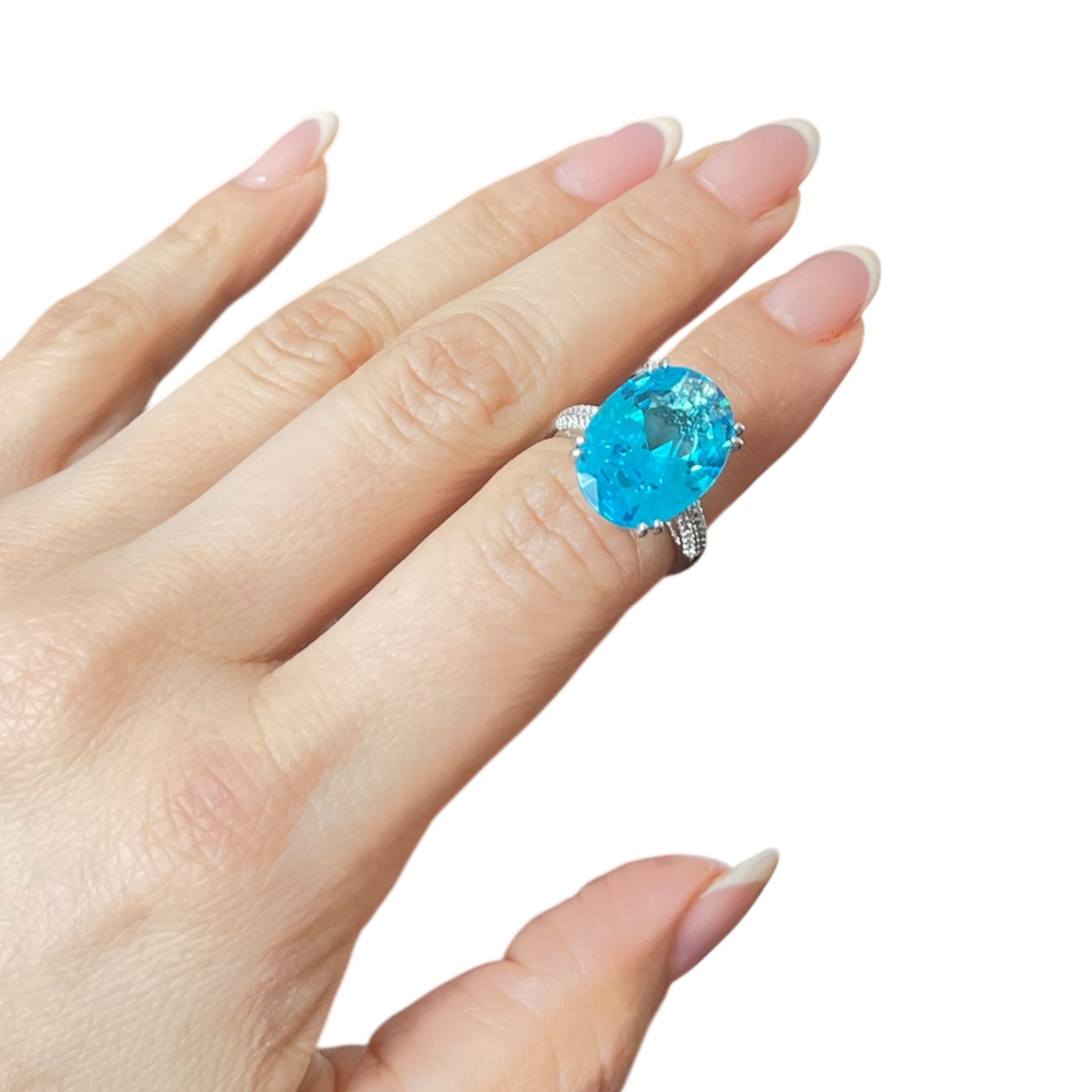 Anillo ajustable con piedra azul ovalada estilo solitario