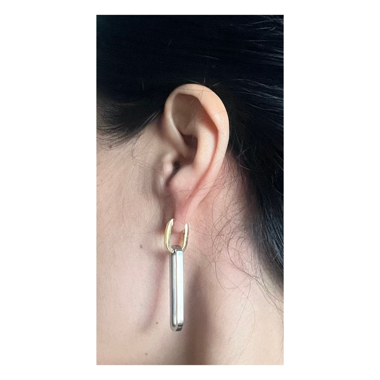 Arracadas Tubulares Bicolor – Diseño Moderno y Elegante