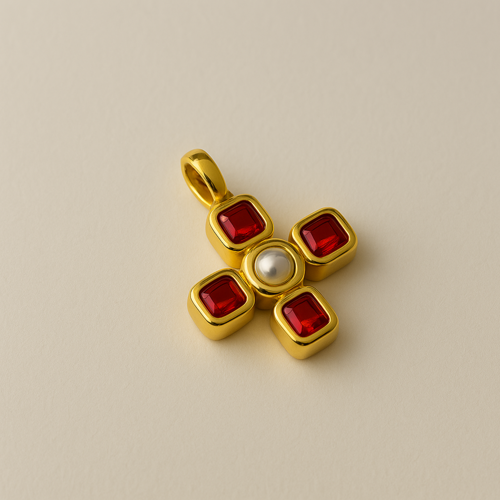 dije de cruz dorada con piedras rojas-detalle de joya vintage