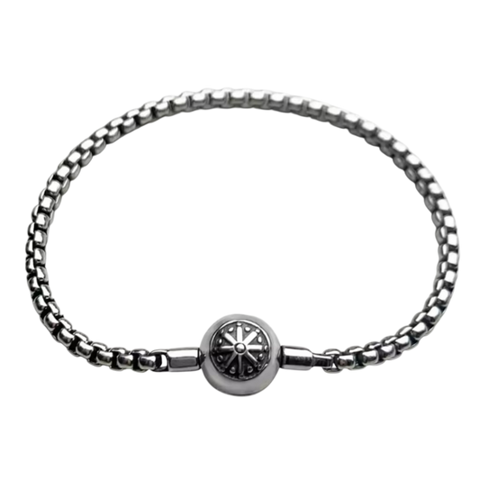 Pulsera para hombre en metal trenzado con detalle de estrella grabada al centro. Estilo urbano y minimalista.”