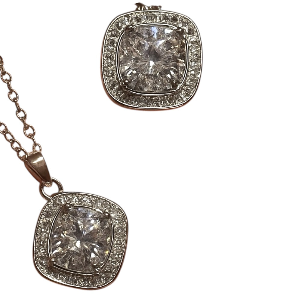 Set de Collar con Dije + Anillo Ajustable – Cristal Brillante en Acabado Plateado